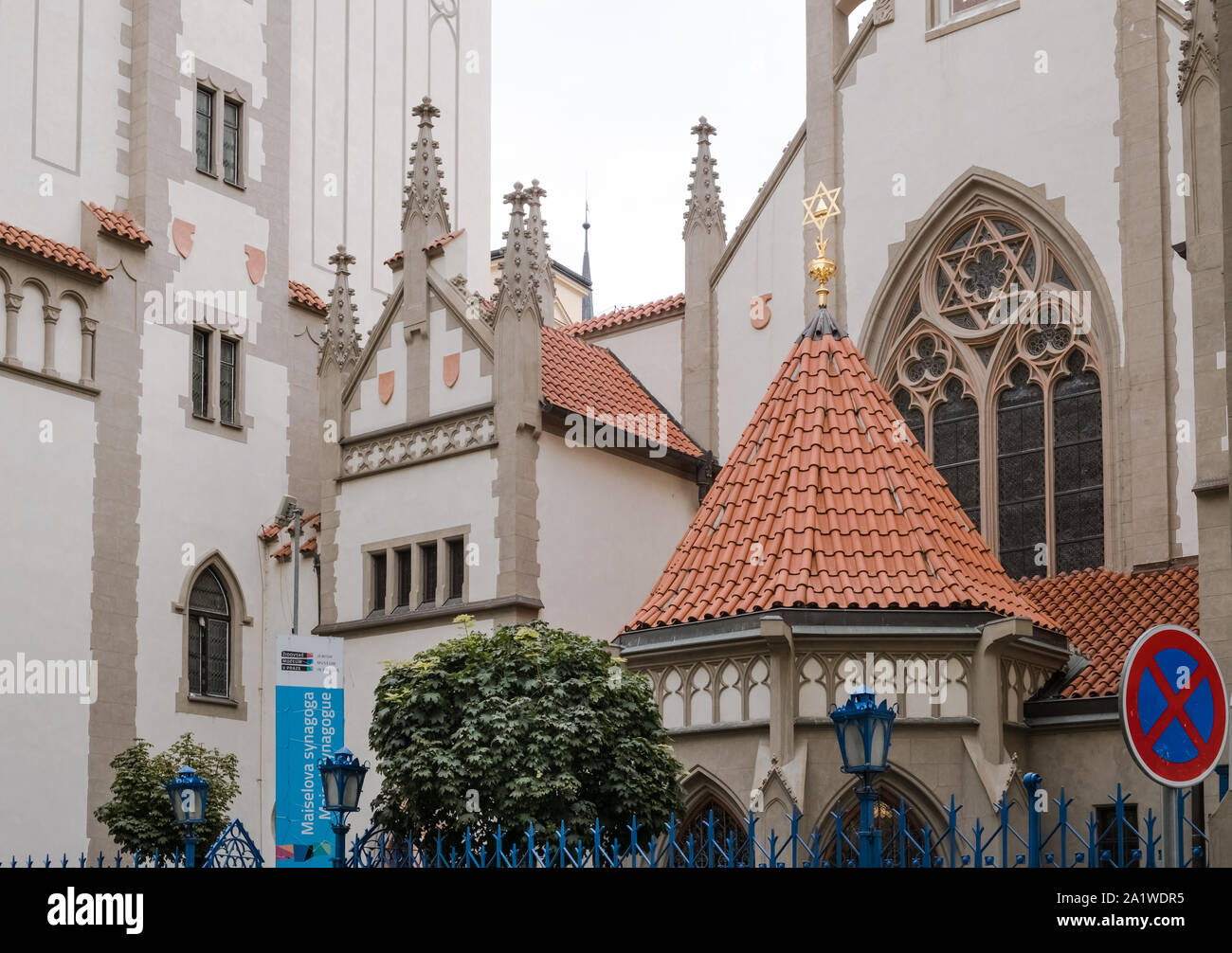 Extérieur de néo-gothique de synagogue Maisel (Maiselova Synagoga), le Quartier Juif, Vieille Ville, Prague, République tchèque. Banque D'Images