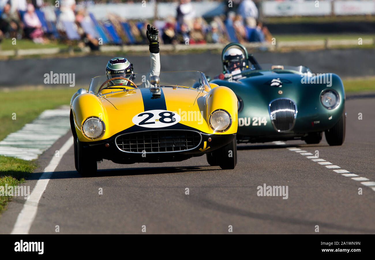 1957 Ferrari 500 TRC conduit par James Cottingham dans les Freddie Memorial Trophy Mars au Goodwood Revival 14 Sept 2019 à Chichester, Angleterre. C Banque D'Images