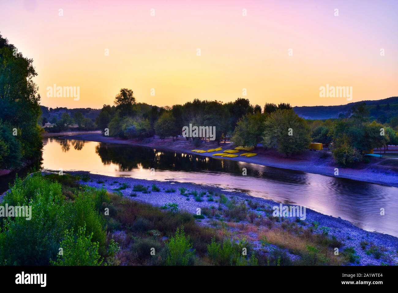 Le lever du soleil, rivière Dordogne à Vitrac Port, Dordogne, vallée de
