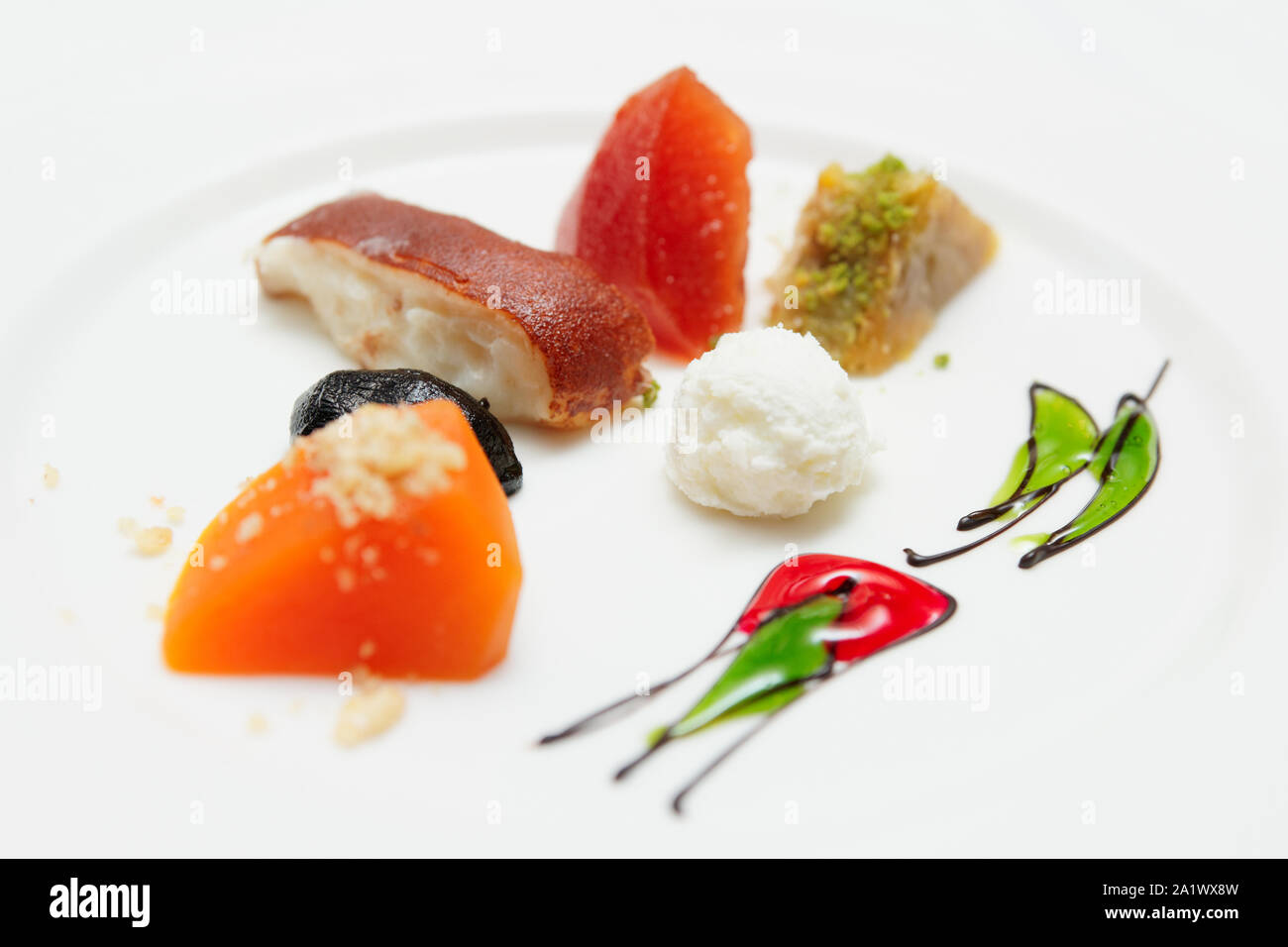 Ensemble de desserts turcs sur la plaque Banque D'Images