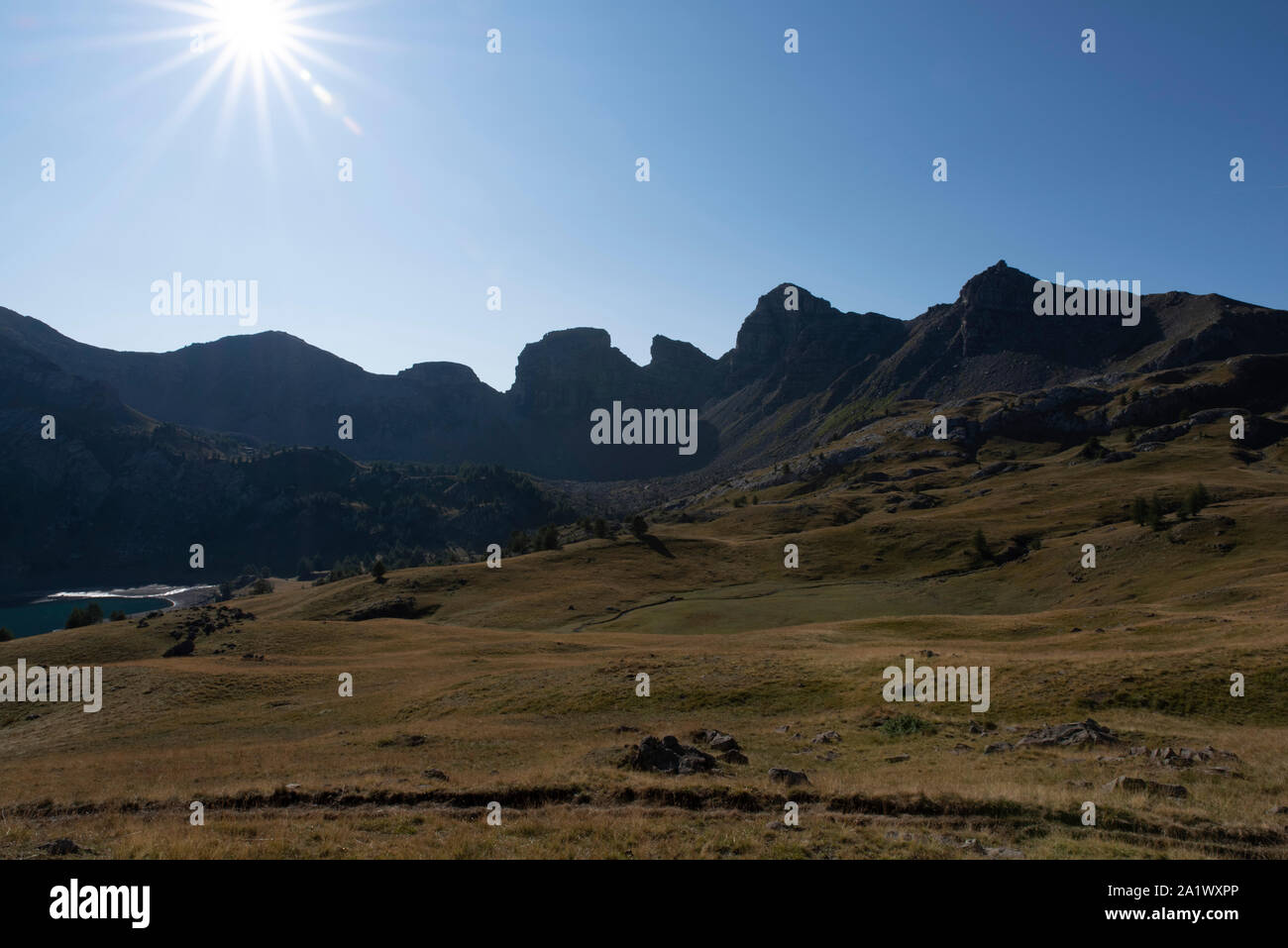 Paysage de montagne en été, dans les Alpes Françaises Banque D'Images