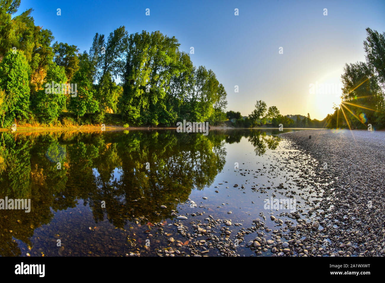 Le lever du soleil, rivière Dordogne à Vitrac Port, Dordogne, vallée de