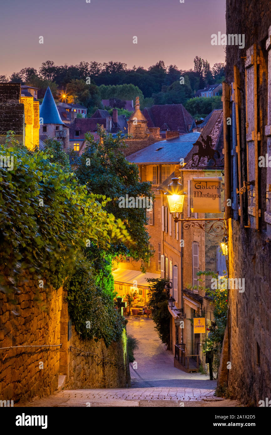 Sarlat-la-Canéda, ou simplement de Sarlat, est une commune française, située dans le département de la Nouvelle-Aquitaine dans le sud-ouest de la France. La ville de Sarlat est dans une r Banque D'Images