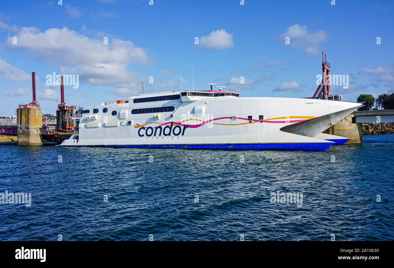 Condor Ferries et en voiture à grande vitesse Condor ferry rapides à la borne à Saint-Malo Bretagne France Banque D'Images