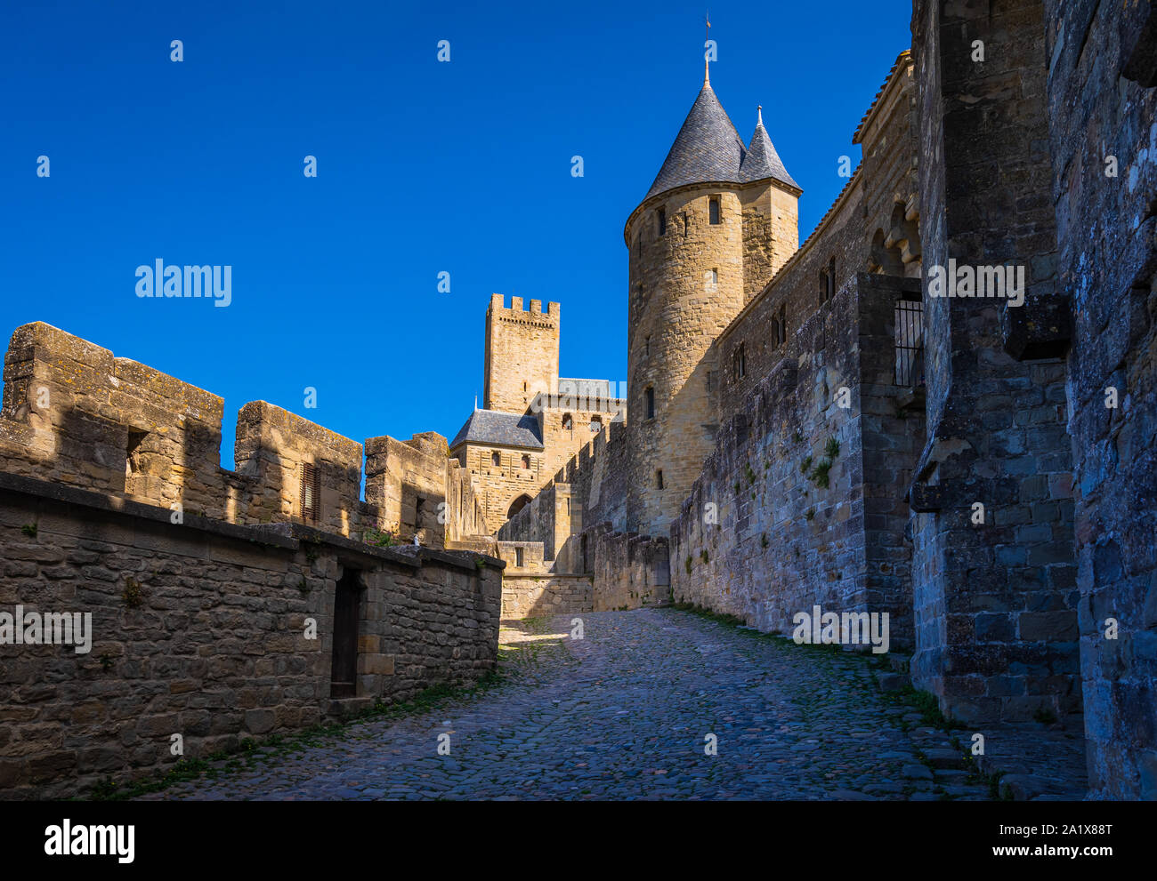 Carcassonne est une ville fortifiée française dans le département de l'Aude, dans la région d'Occitanie. Banque D'Images