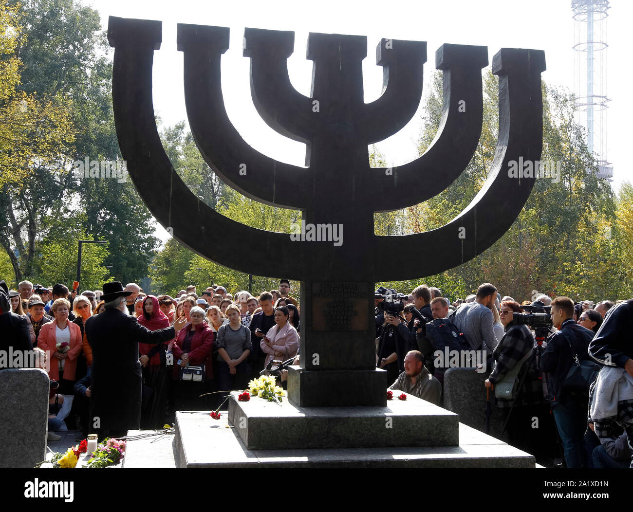 Les gens se réunissent au cours de l'anniversaire à Kiev.Ukrainiens ou juifs de personnes ont assisté à la cérémonie du 78e anniversaire du massacre de masse Nazi des Juifs à Babiy Yar ravin où 33 771 Juifs ont été assassinés pendant deux jours, les 29 et 30 septembre 1941. Banque D'Images