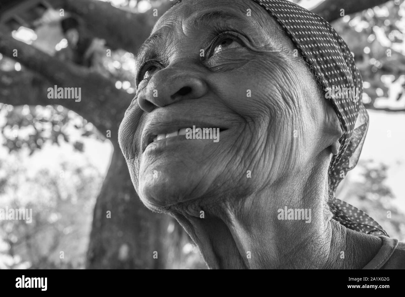 Almenara, Minas Gerais, Brésil - 22 janvier 2016 : lavandière smiling Banque D'Images