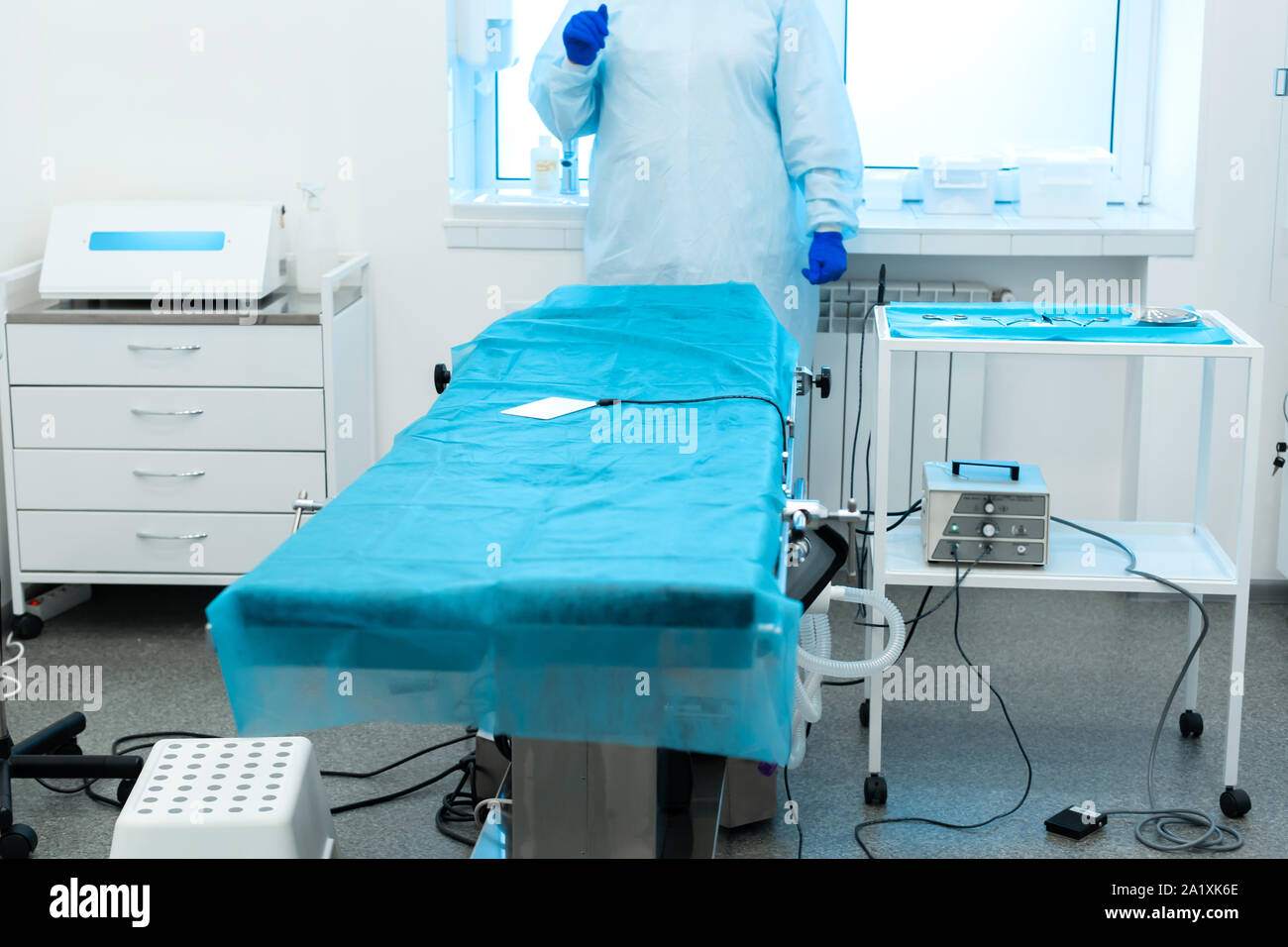 L'intérieur de la salle d'opération à la clinique pour la dépose des grains de beauté et taches de naissance. Banque D'Images