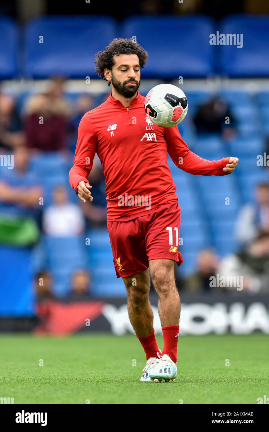 22 septembre 2019, Stamford Bridge, Londres, Premier League Football , Chelsea vs Liverpool ; Mohamed Salah (11) de Liverpool en préchauffage Crédit : David John/News Images images Ligue de football anglais sont soumis à licence DataCo Banque D'Images