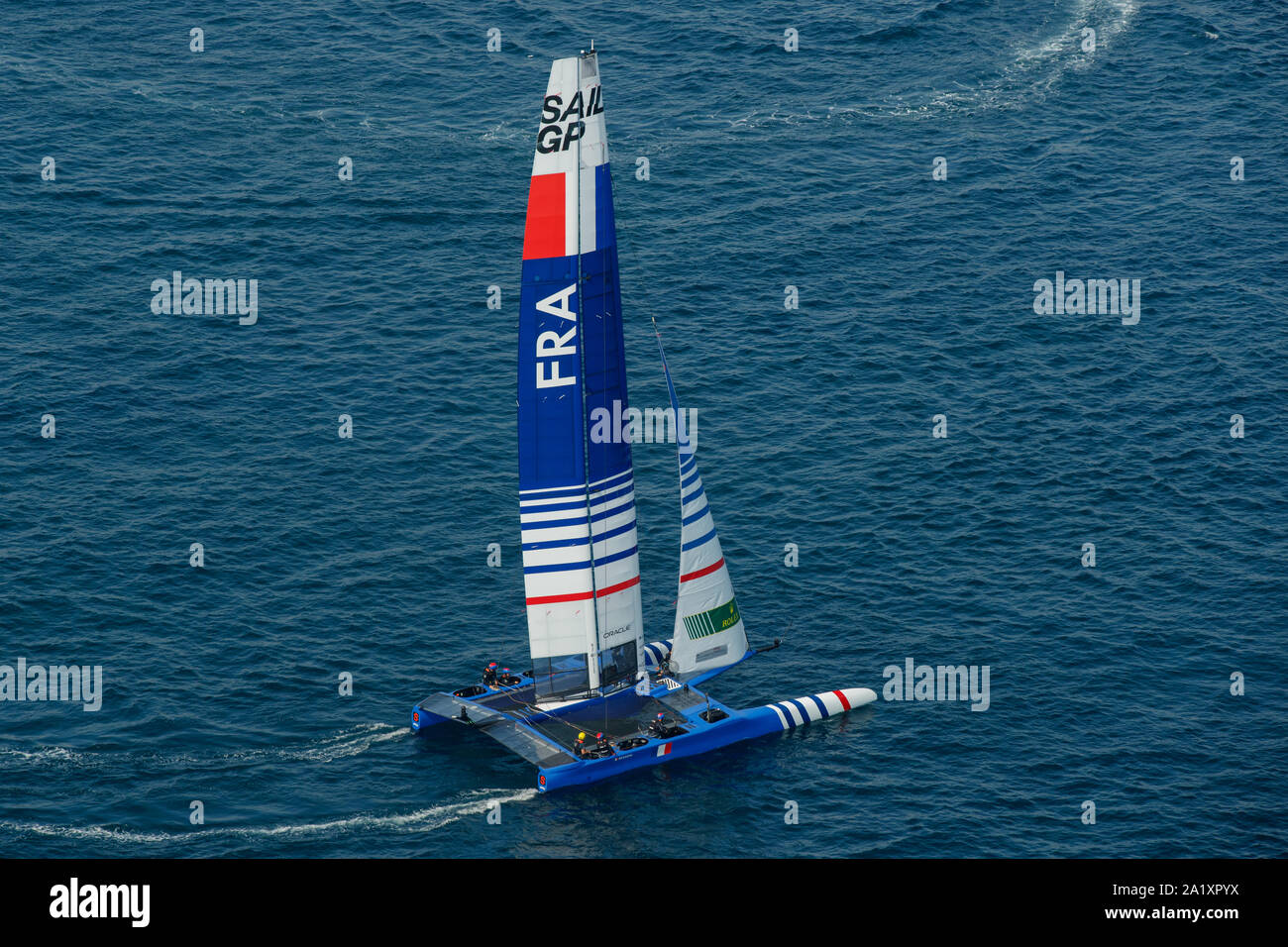 Une vue aérienne de l'équipe de France SailGP catamaran F50 pendant la pratique de la race avant le dernier événement de la saison 1 SailGP à Marseille, France. 19 Sep Banque D'Images