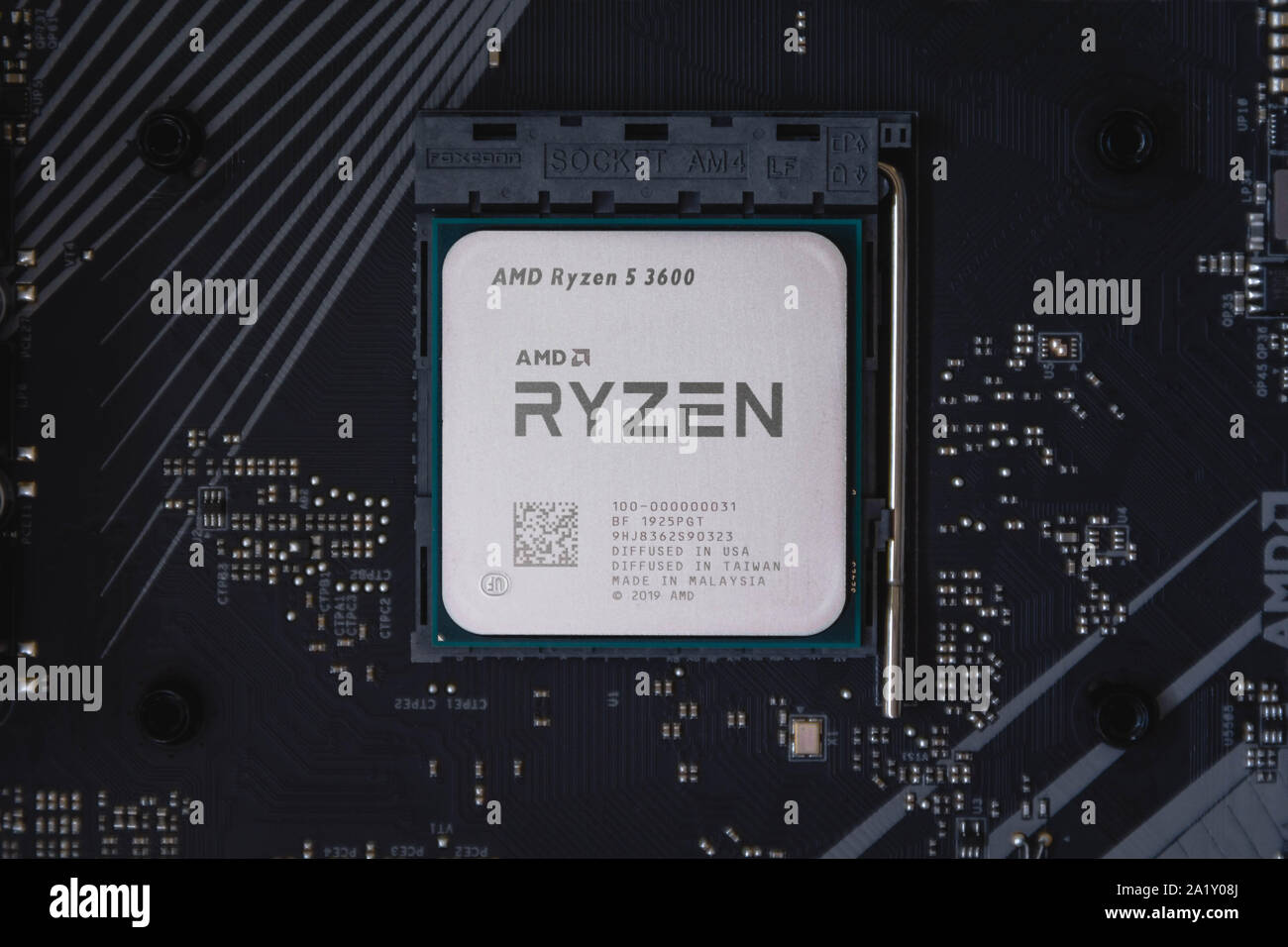 5 3600 сокет. Сокет Ryzen 5 3600. AMD Zen 2 процессоры. Ryzen 3600 фото.