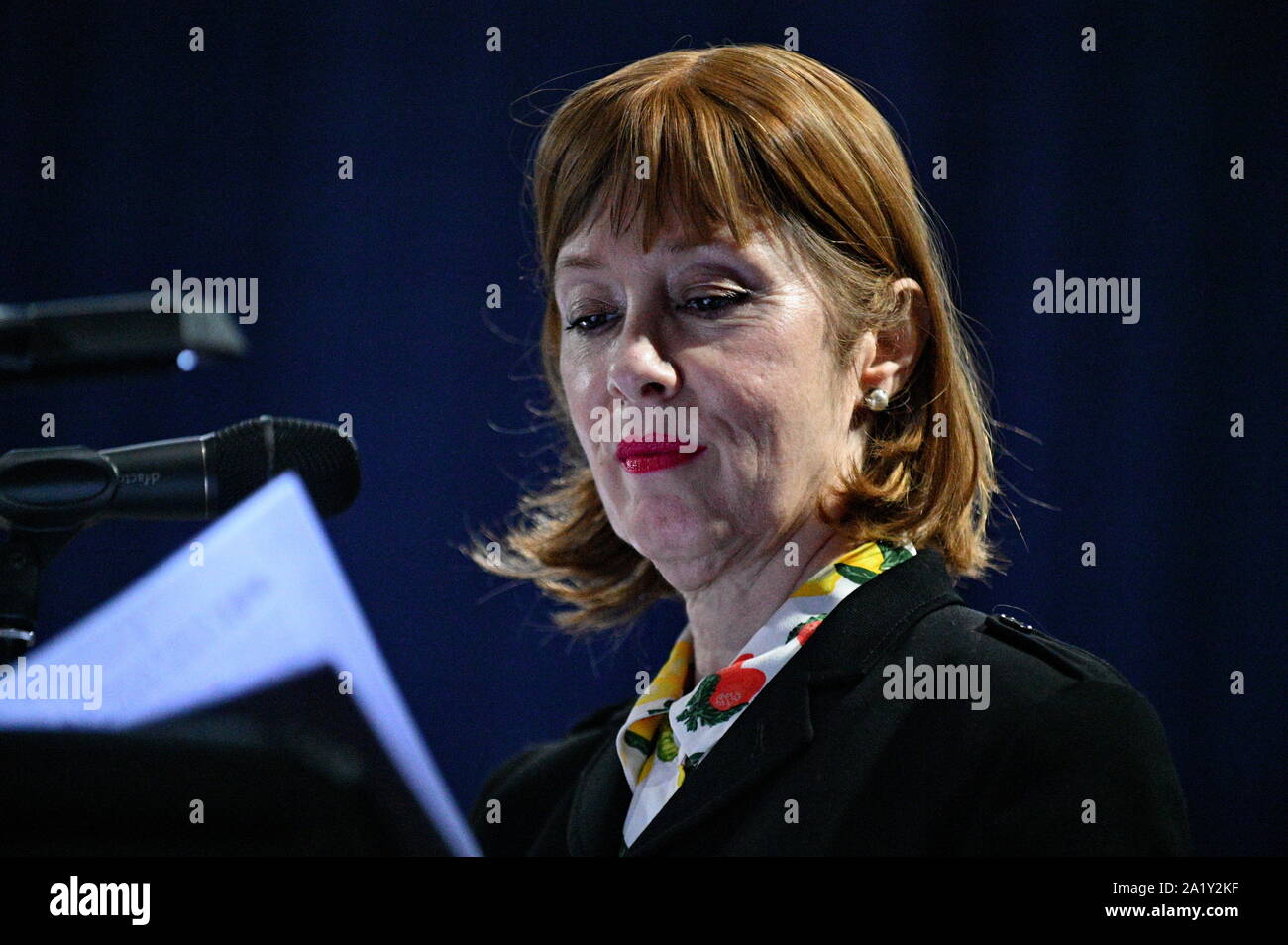 Brno, République tchèque. Sep 29, 2019. La chanteuse américaine Suzanne Vega s'exécute comme narrateur au cours de l'Einstein sur la plage, en concert de l'opéra, dans le festival d'automne morave à Brno, en République tchèque, le 29 septembre 2019. Crédit : Igor Zehl/CTK Photo/Alamy Live News Banque D'Images