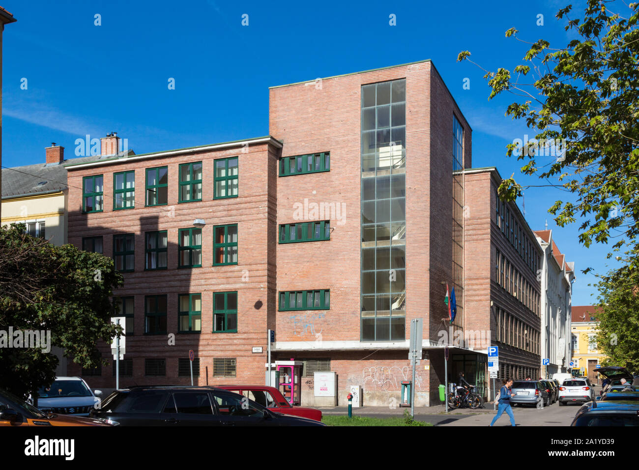 Bâtiment du bureau du gouvernement du comté de Gyor-Moson-Sopron Administration de l'assurance-pension et Administration nationale des impôts et des douanes Banque D'Images