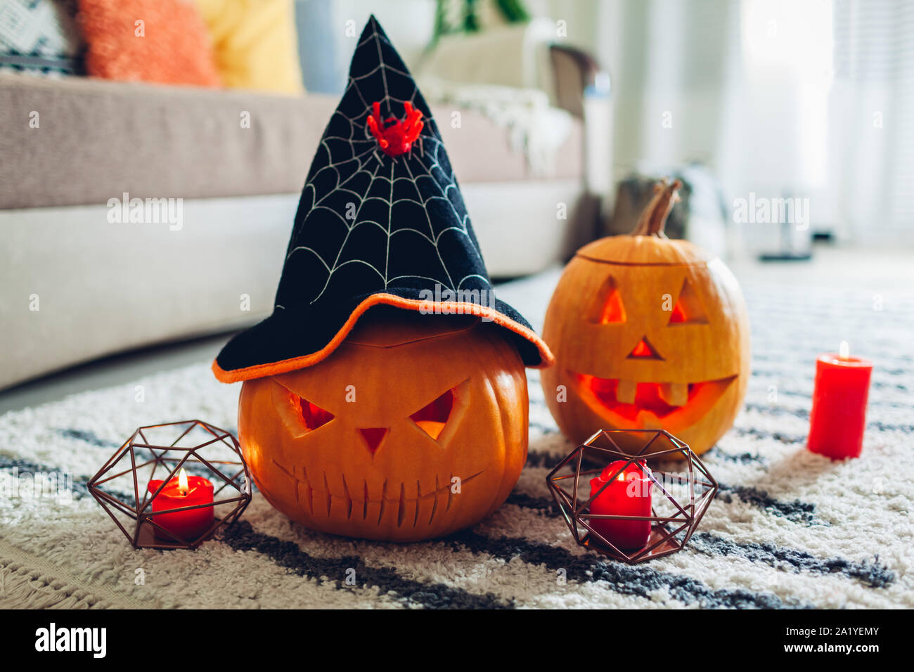 Halloween jack-o-lanterne citrouille. Maison décorée avec des symboles  d'Halloween Photo Stock - Alamy
