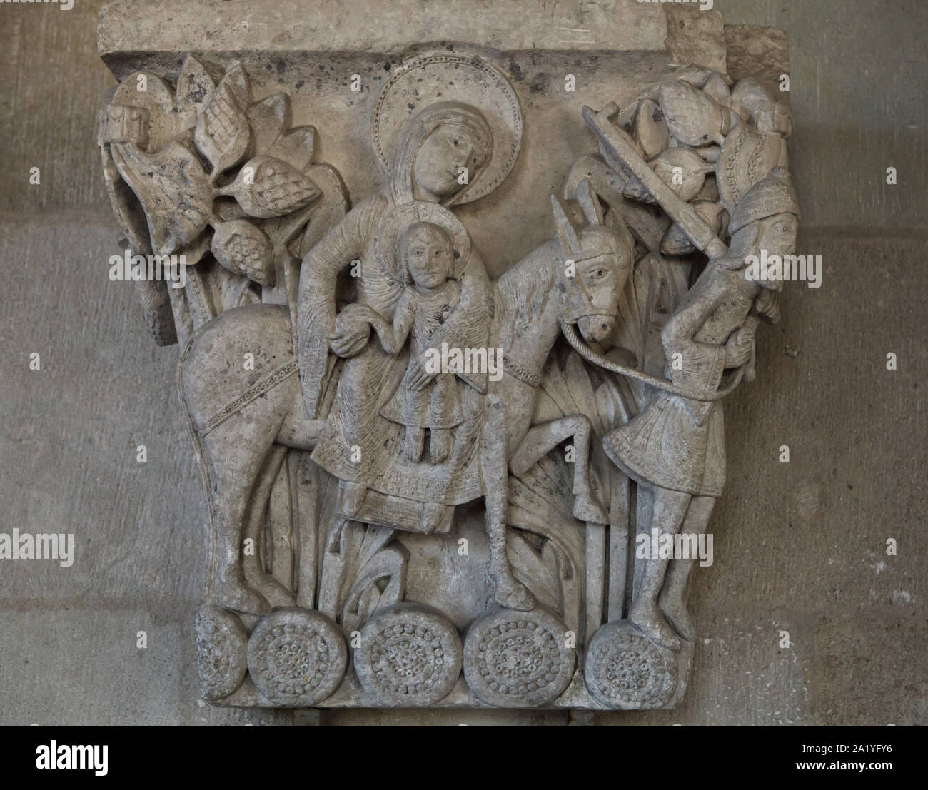 Fuite en Égypte représenté dans la capitale romane datée du 12ème siècle de la cathédrale d'Autun (Cathédrale Saint-Lazare d'Autun), maintenant exposée dans la bibliothèque du chapitre de la cathédrale d'Autun à Autun, Bourgogne, France. La capitale a été probablement sculpté par le sculpteur roman français de Gislebertus. Banque D'Images Fuite en Égypte représenté dans la capitale romane datée du 12ème siècle de la cathédrale d'Autun (Cathédrale Saint-Lazare d'Autun), maintenant exposée dans la bibliothèque du chapitre de la cathédrale d'Autun à Autun, Bourgogne, France. La capitale a été probablement sculpté par le sculpteur roman français de Gislebertus. Banque D'Images