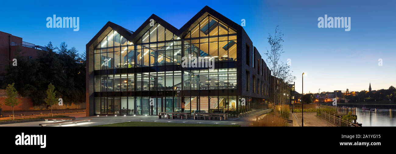 Tombola corporate office au crépuscule, Sunderland, Tyne & Wear, Royaume-Uni Banque D'Images