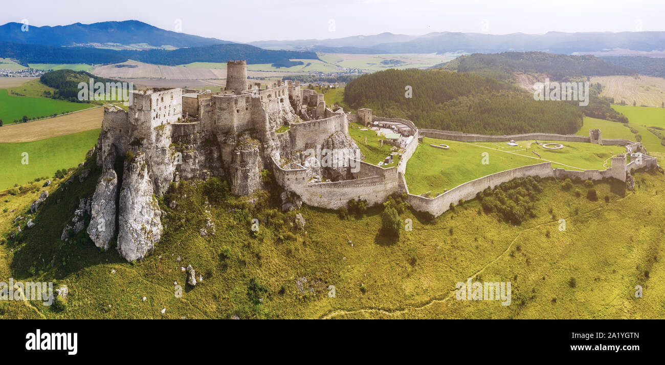 Vue aérienne du château de Spis (Spišský Hrad), château médiéval, de la Slovaquie, de l'Europe Banque D'Images