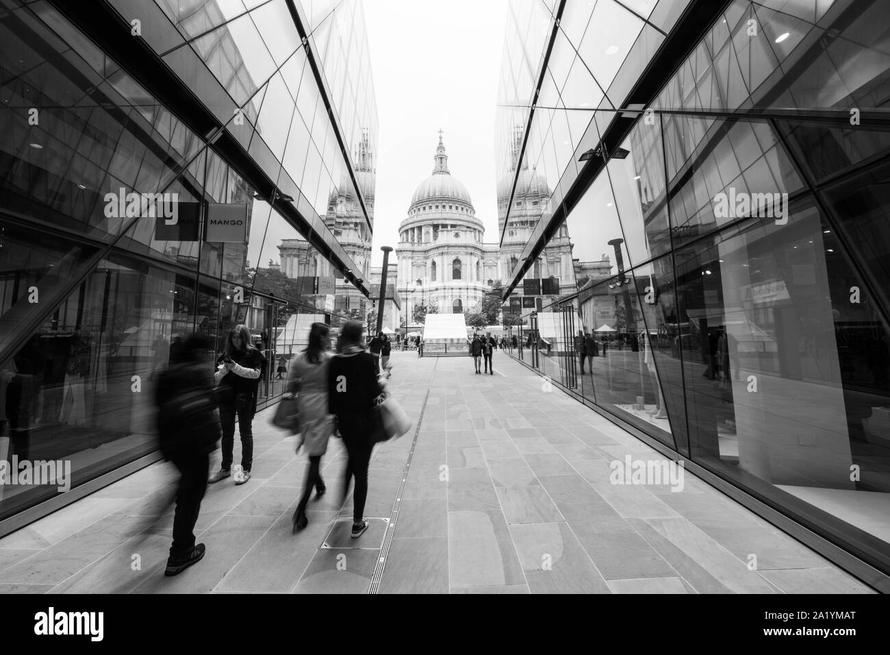 La Cathédrale St Paul et un nouveau changement Banque D'Images