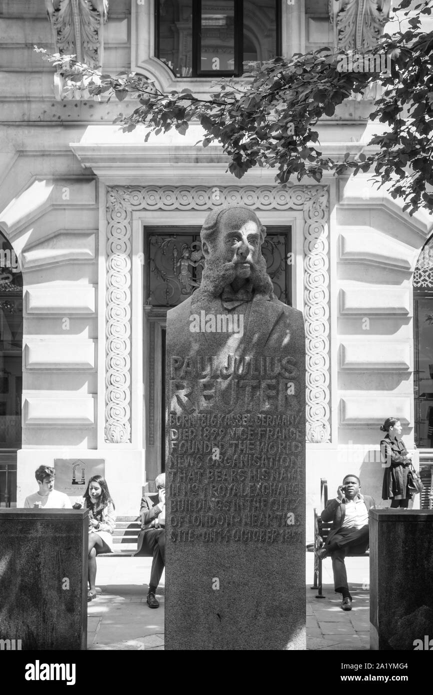 Statue de Paul Julius Reuter, dos de Royal Exchange, Londres Banque D'Images