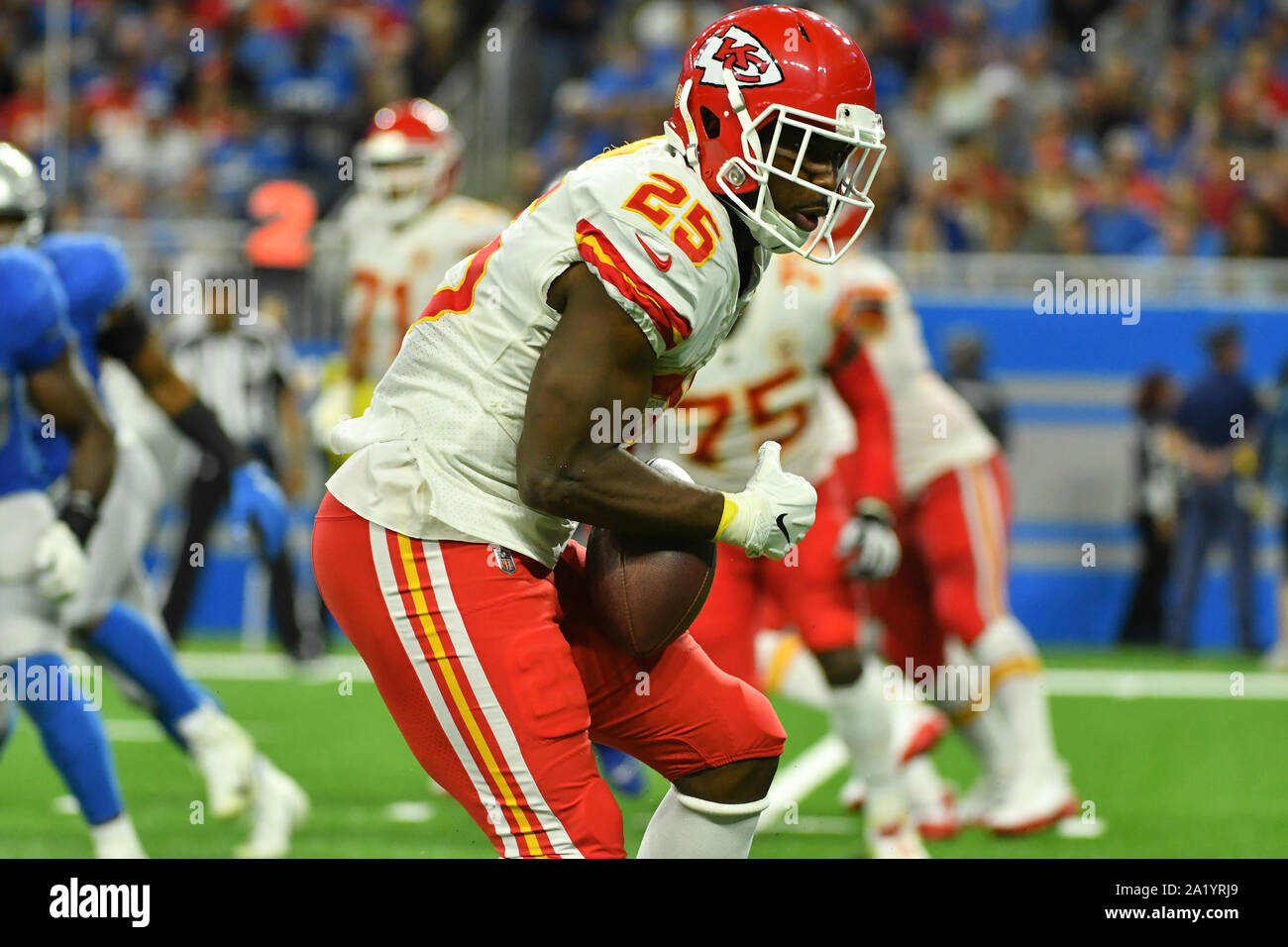 Detroit, Michigan, USA. Sep 29, 2019. Detroit, Michigan, USA. Sep 29, 2019. Kansas City Chiefs RB LeSean McCoy (25) captures d'écran pendant un passage entre jeu NFL Kansas City Chiefs et Lions de Détroit le 29 septembre 2019 au Ford Field de Detroit, MI (Photo by Dranberg/Cal Sport Media) Credit : Cal Sport Media/Alamy Live News Crédit : Cal Sport Media/Alamy Live News Banque D'Images