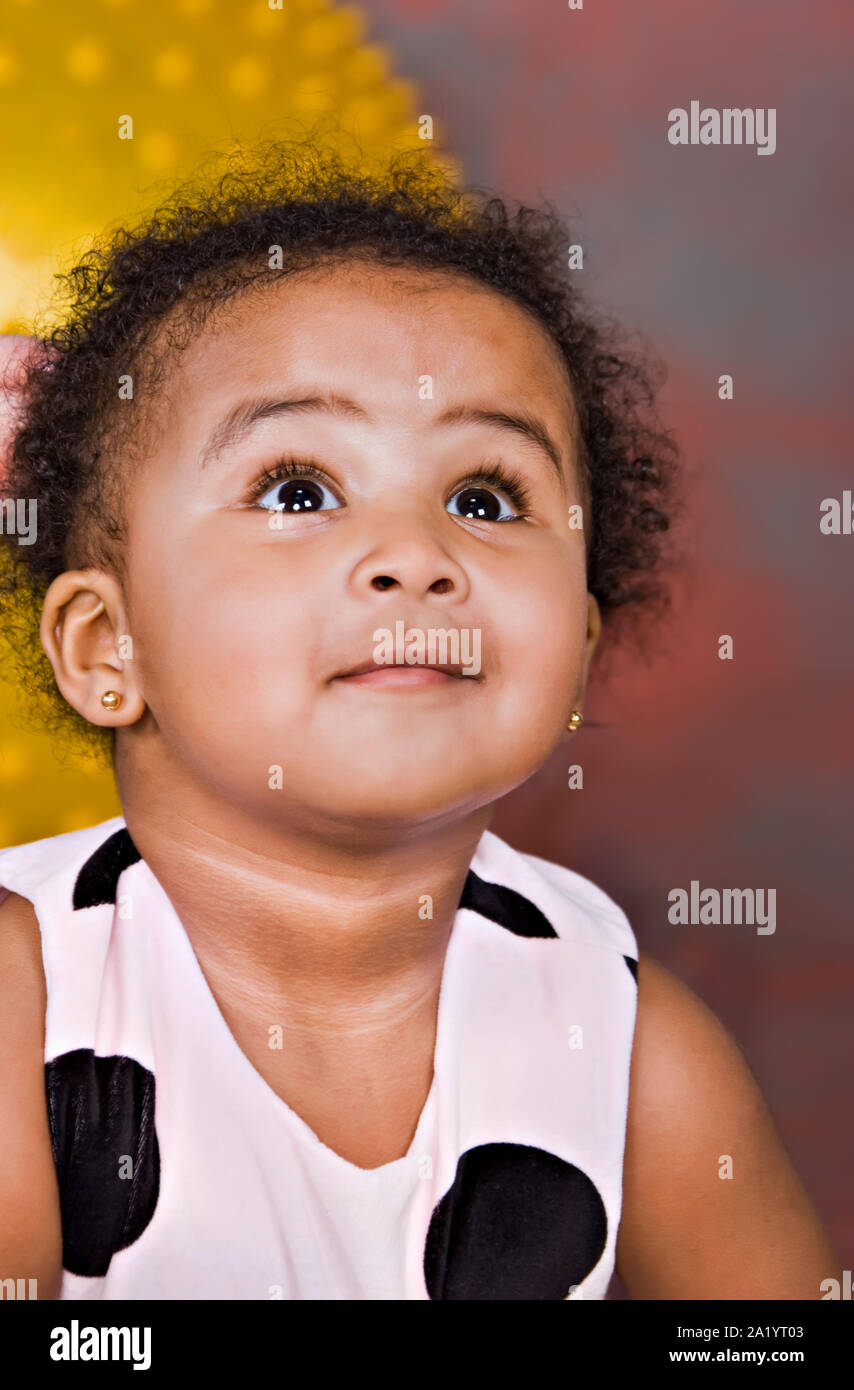 Enfant mignon de l'Afrique de l'Est de l'Arabe descendant Banque D'Images