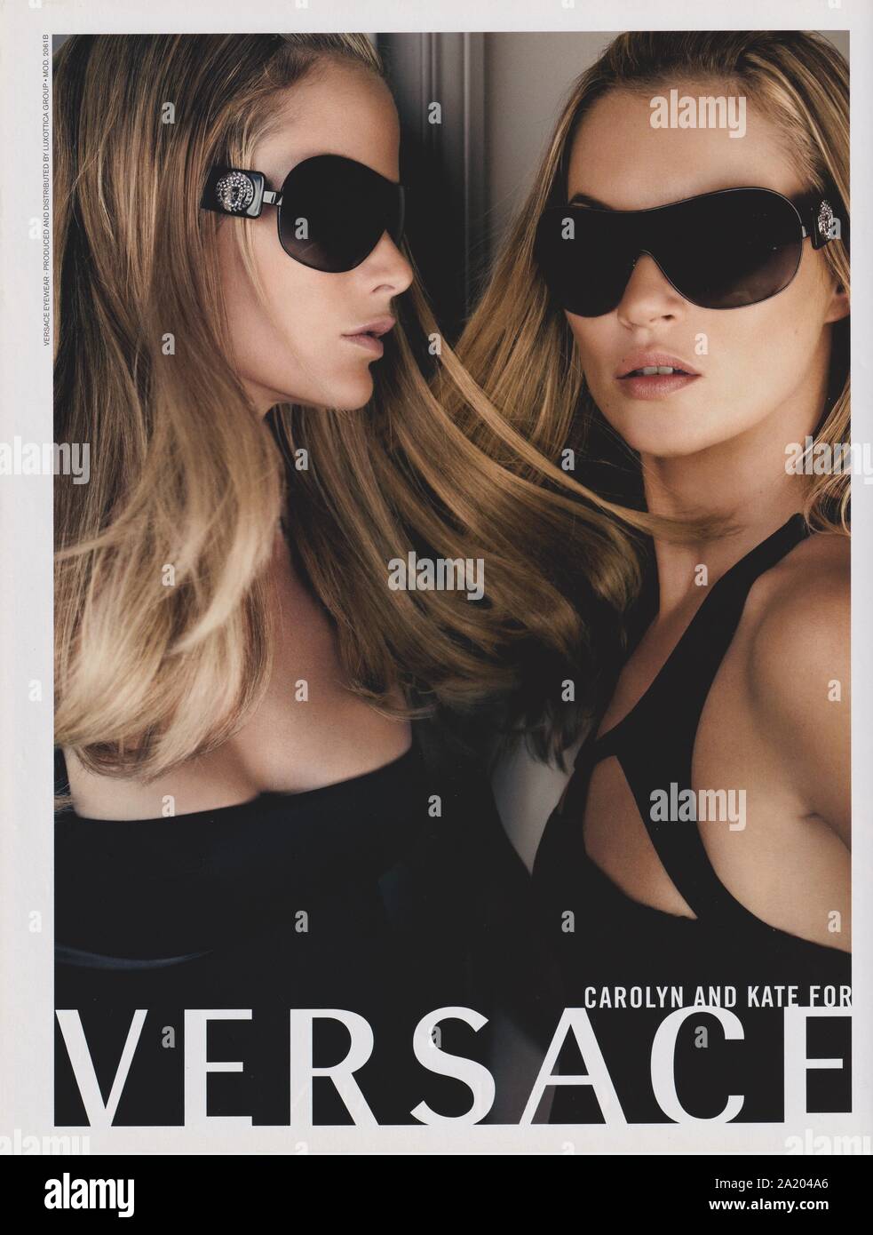 Affiche publicitaire MAISON de mode VERSACE avec Kate Moss, Carolyn Murphy dans le magazine papier de 2007, publicité, publicité créative VERSACE 2000 Banque D'Images