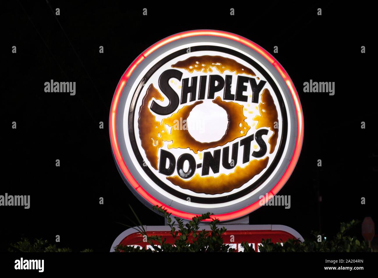 Do-Nuts Shipley Neon Sign sur Vieux Humble Rd dans une humble, TX. Do-Nuts Shipley sont célèbres dans le sud des États-Unis. Fondée en 1936 Houston ils sont très populaires. Banque D'Images