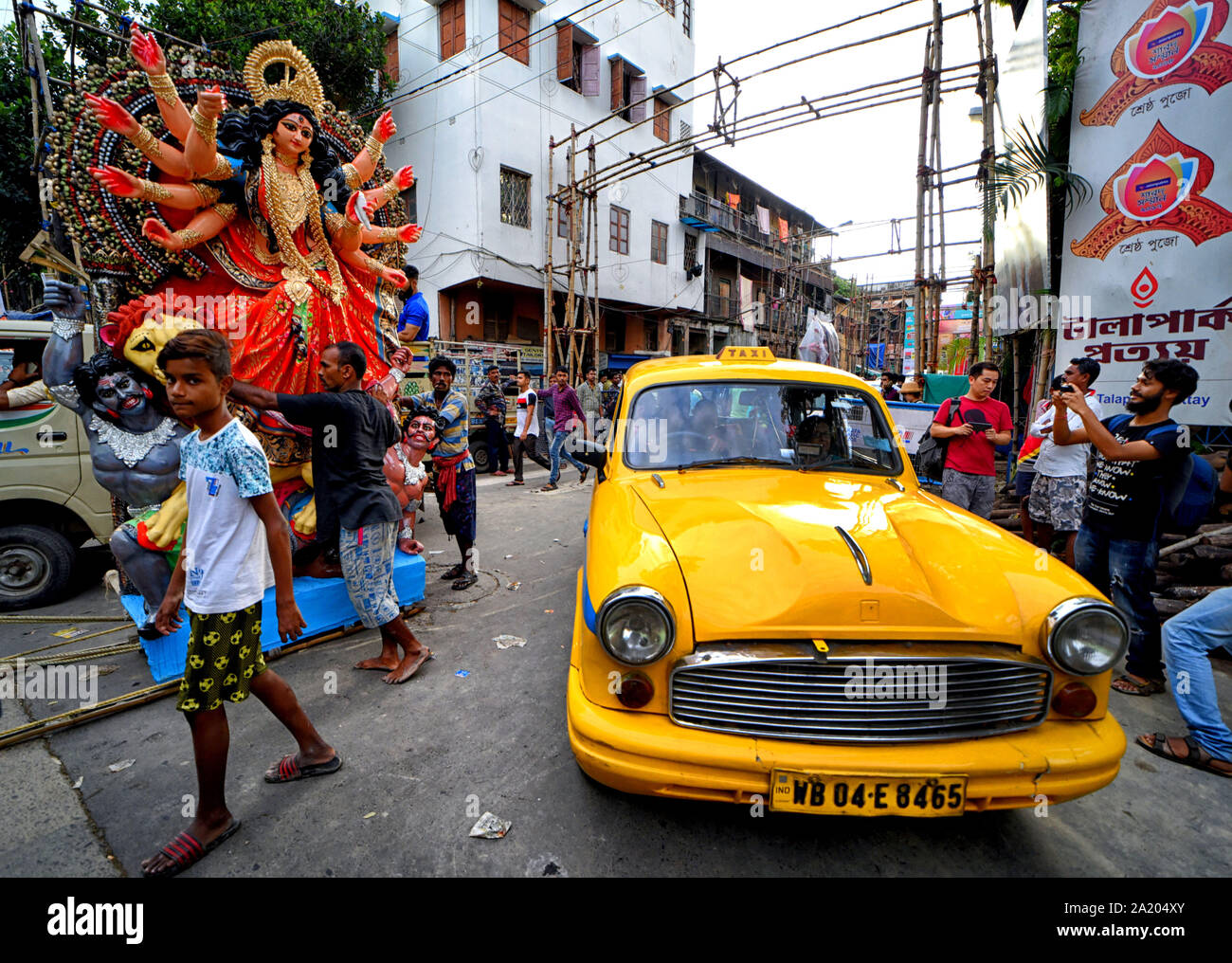 Kolkata, Inde. Sep 29, 2019. Idoles de Durga Devi mis à l'écart de l'artiste à moyeu différents Pandals (Plate-forme temporaire pour adorer des idoles) en avant de la Durga puja, la plus grande fête hindoue. Une déesse Durga Maa est adorée pendant neuf jours durant le festival qui débutera à partir du 5 octobre 2019. Credit : SOPA/Alamy Images Limited Live News Banque D'Images