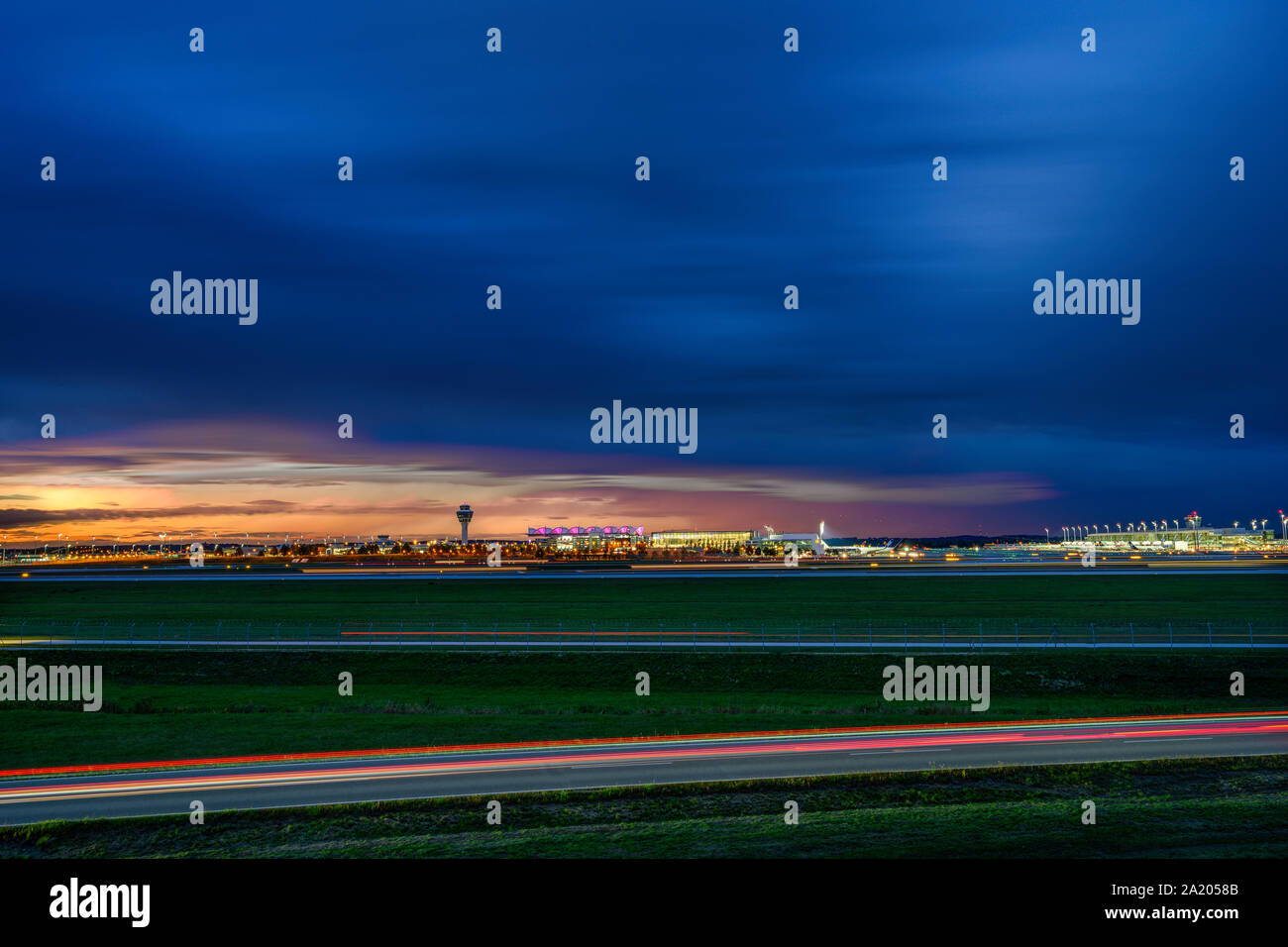 Munich, Allemagne - 29. Septembre 2019 : Panorama de l'aéroport de Munich Aéroport de Munich MUC, EDDM. Au premier plan la piste du sud Banque D'Images