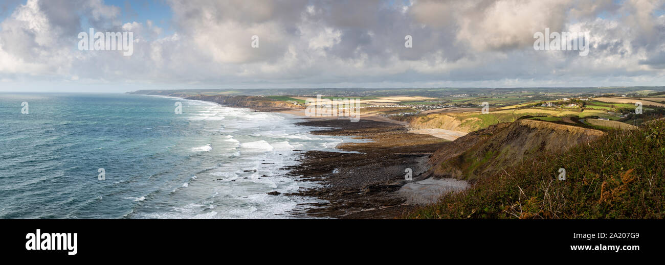 Côte atlantique de Cornwall, Angleterre à Widemouth Bay Banque D'Images