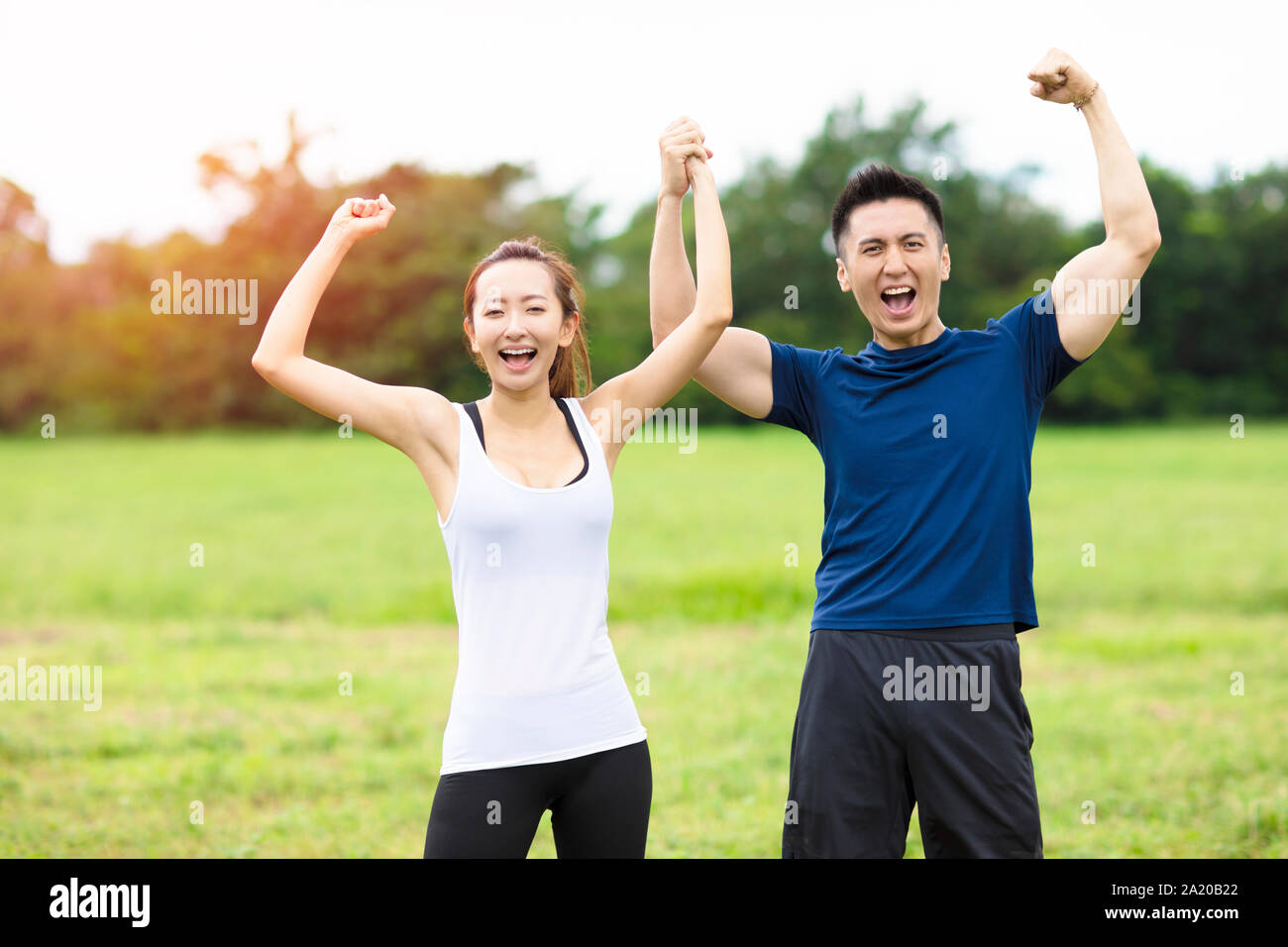 Young couple fitness formation ensemble extérieur Banque D'Images