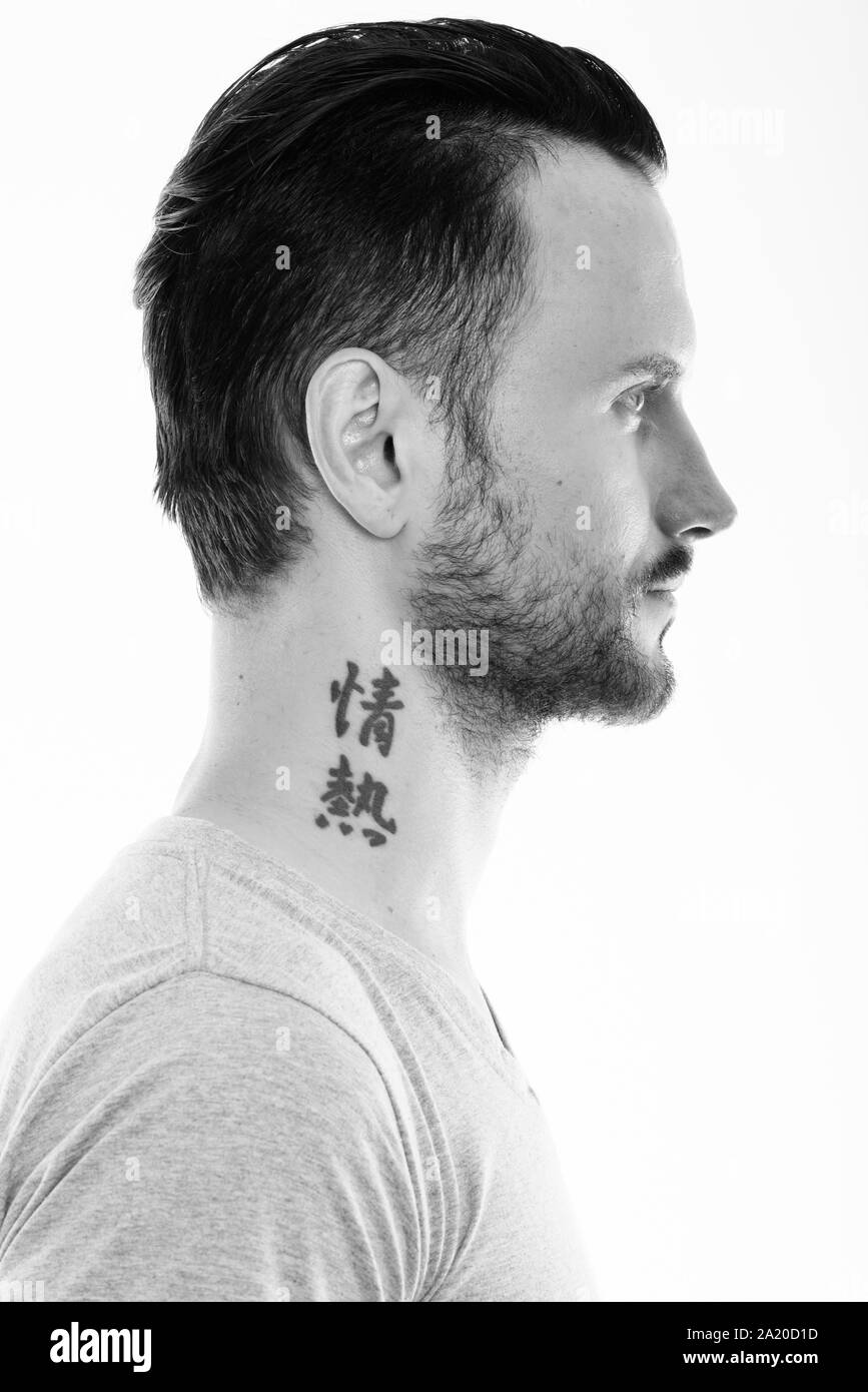 Portrait d'un homme dont le sens du texte avec tattoo passion Banque D'Images