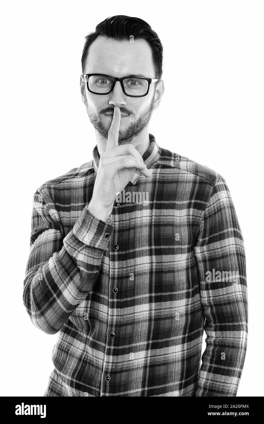 Portrait de jeune homme avec le doigt sur les lèvres Banque D'Images