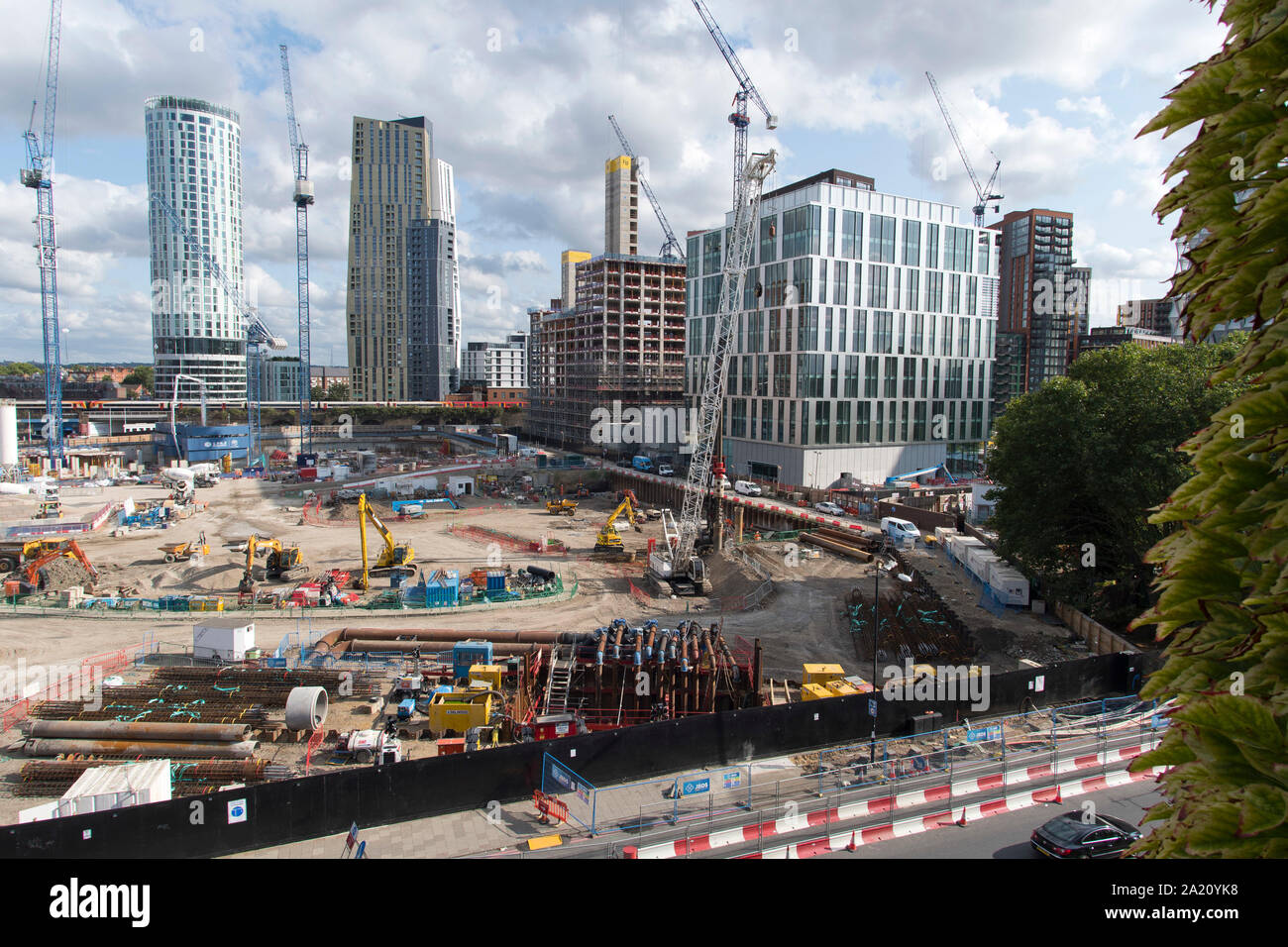 En cours de construction de neuf Elms carré sur Nine Elms Lane dans le sud de Londres. Le 6 août 2019. Banque D'Images