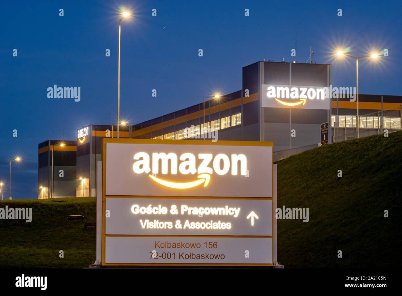 Szczecin, Poland-January : Amazon logo sur la façade d'un bâtiment centre logistique à Szczecin, Pologne Banque D'Images