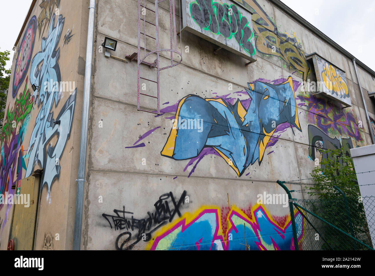 L'art du graffiti pulvérisé à un bâtiment en Allemagne Banque D'Images