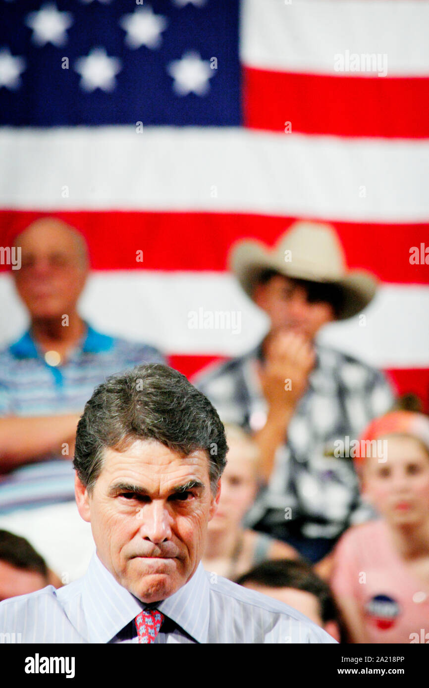 Le gouverneur du Texas, Rick Perry, candidat à l'élection présidentielle et (R-Tx) tient une réunion publique à Derry, dans le New Hampshire. Banque D'Images