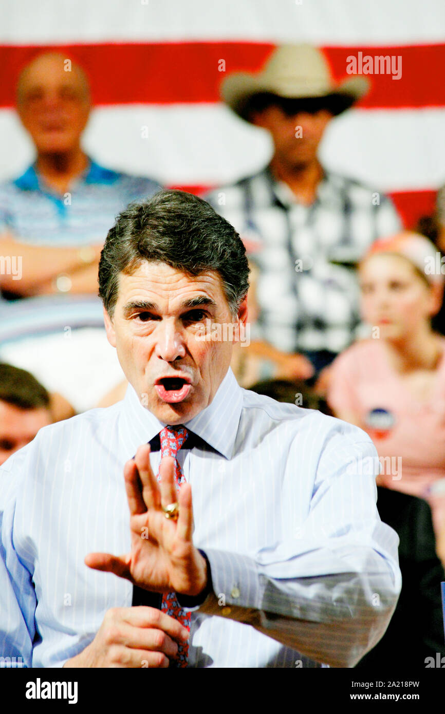 Le gouverneur du Texas, Rick Perry, candidat à l'élection présidentielle et (R-Tx) tient une réunion publique à Derry, dans le New Hampshire. Banque D'Images