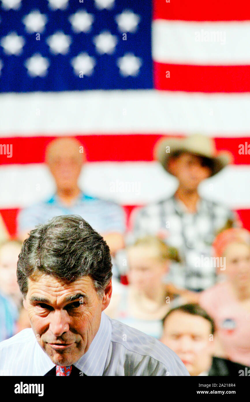 Le gouverneur du Texas, Rick Perry, candidat à l'élection présidentielle et (R-Tx) tient une réunion publique à Derry, dans le New Hampshire. Banque D'Images