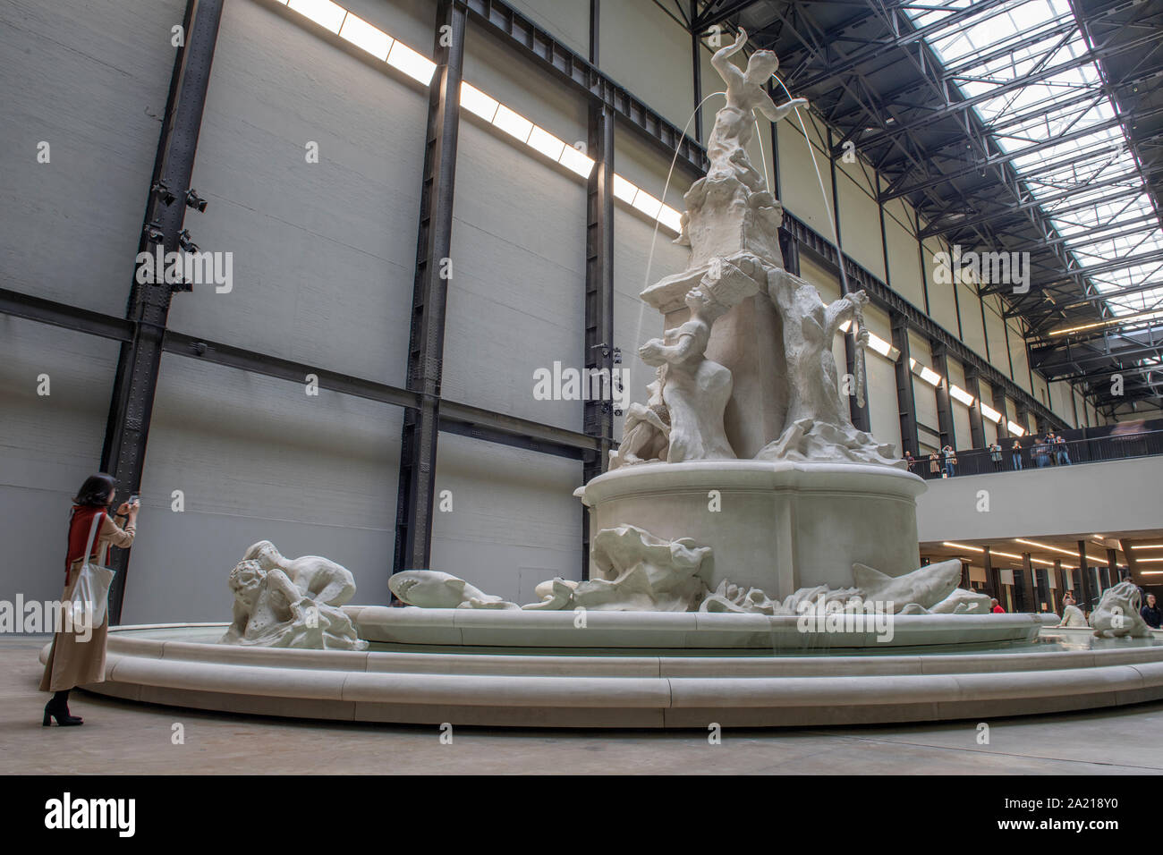 Tate Modern, Londres, Royaume-Uni. Le 30 septembre 2019. Une nouvelle sculpture monumentale s'ouvre dans l'emblématique de l'entoure de la Tate Modern Turbine Hall, l'installation spectaculaire conçu par l'artiste américaine Kara Walker pour le Hyundai 2019 Commission. Credit : Malcolm Park/Alamy Live News. Banque D'Images