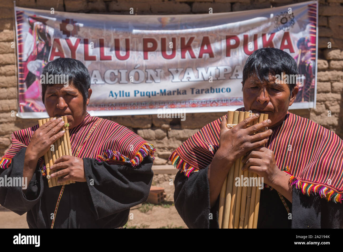 Un événement touristique dans le village indigène de Tarabuco Puka Puka près de réunion, les gens Quechuan, Sucre, Bolivie, Amérique Latine Banque D'Images