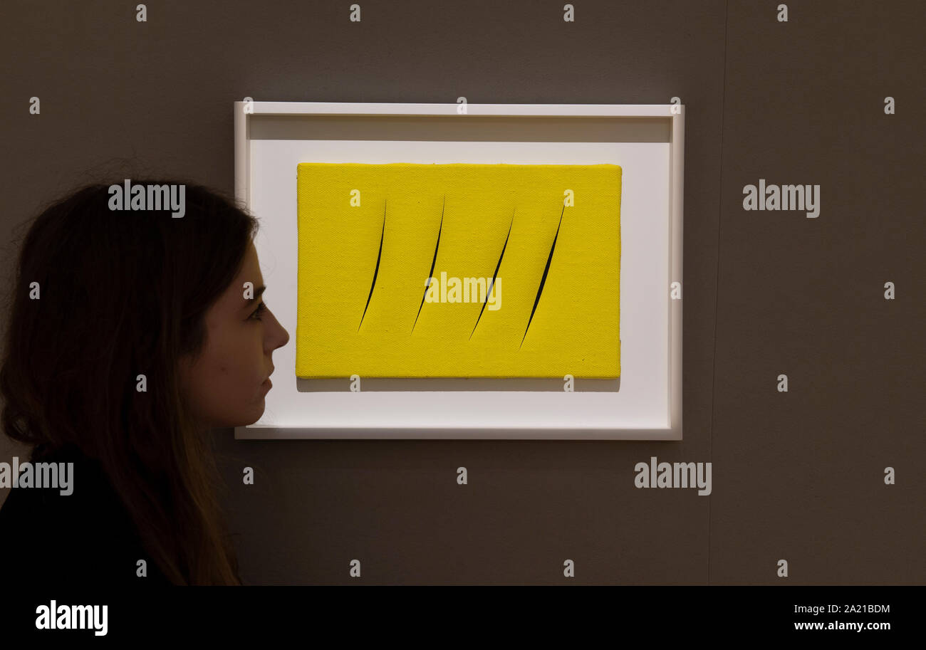 Bonhams, New Bond Street, London, UK. Le 30 septembre 2019. Aperçu de la vente d'Art Contemporain. Image : Lucio Fontana (1899-1968), Italien Concetto spaziale, attentes 1960. Estimation : € 250,000-350,000. Credit : Malcolm Park/Alamy Live News. Banque D'Images