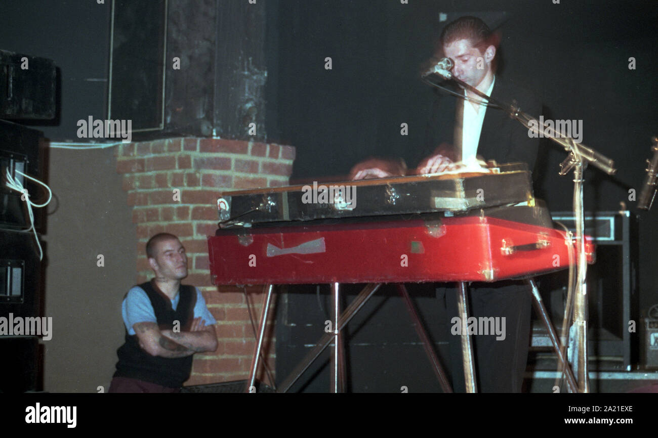 Mal de gorge Nouvelle Vague groupe jouant 'live' c1980 Chant : Justin Ward basse : Dan : Claviers Fleurs Fleurs Matthieu Guitare : Reid Savage Drums : Clive Kirby maux de gorge était un groupe punk / new wave de Highgate, Londres, Angleterre, créée en 1975, produisant 1 album en 1980, plus tôt que vous le pensez, sur le label Dureco et six singles. Photo par Tony Henshaw Archive Banque D'Images