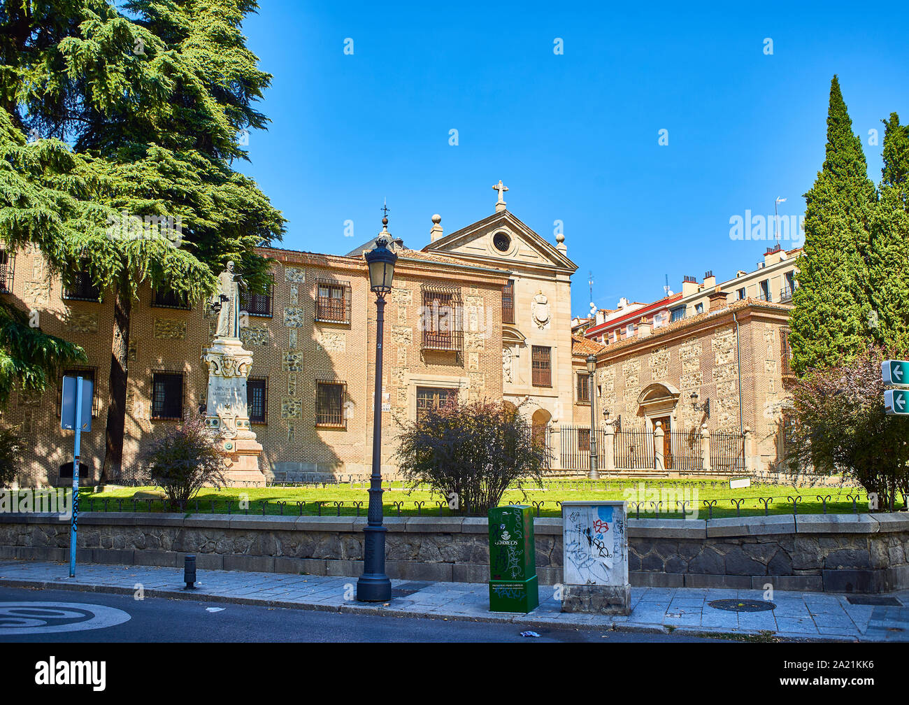Façade principale du Monastère Royal de La Encarnacion. Vue de la Plaza de la Encarnacion square. Madrid, Espagne. Banque D'Images