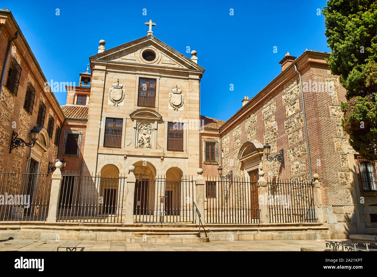 Façade principale du Monastère Royal de La Encarnacion. Vue de la Plaza de la Encarnacion square. Madrid, Espagne. Banque D'Images