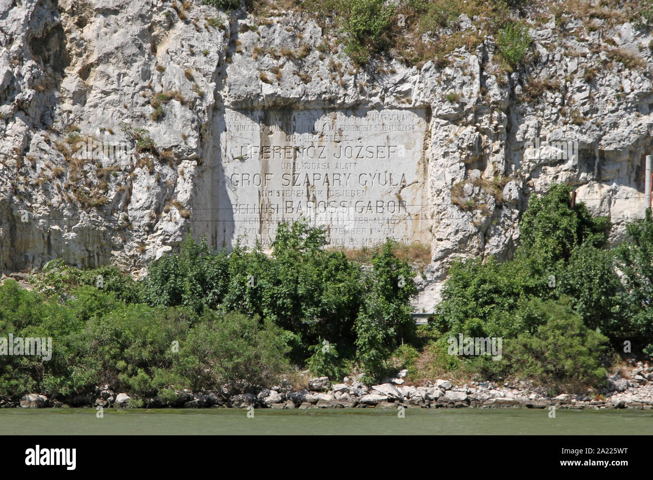 Tablette de marbre sur le memorial banque roumaine sur le Danube, frontière entre la Roumanie et la Serbie, la Roumanie. Banque D'Images