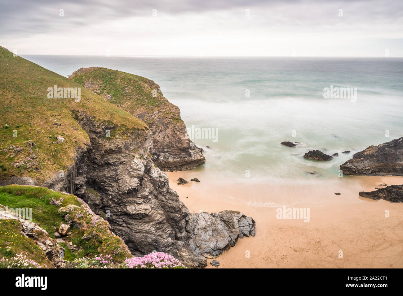 Bedruthan steps, près de Newquay, Cornwall, Angleterre, Grande-Bretagne Banque D'Images