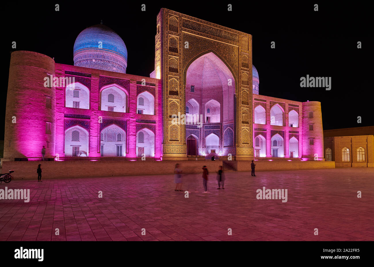 Ensemble lumineux colorés de Arab-Madressa Kalyan-Mosque Mir-i et minaret, Boukhara, Ouzbékistan, l'Asie centrale Banque D'Images