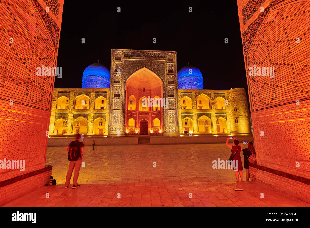 Ensemble lumineux colorés de Arab-Madressa Kalyan-Mosque Mir-i et minaret, Boukhara, Ouzbékistan, l'Asie centrale Banque D'Images