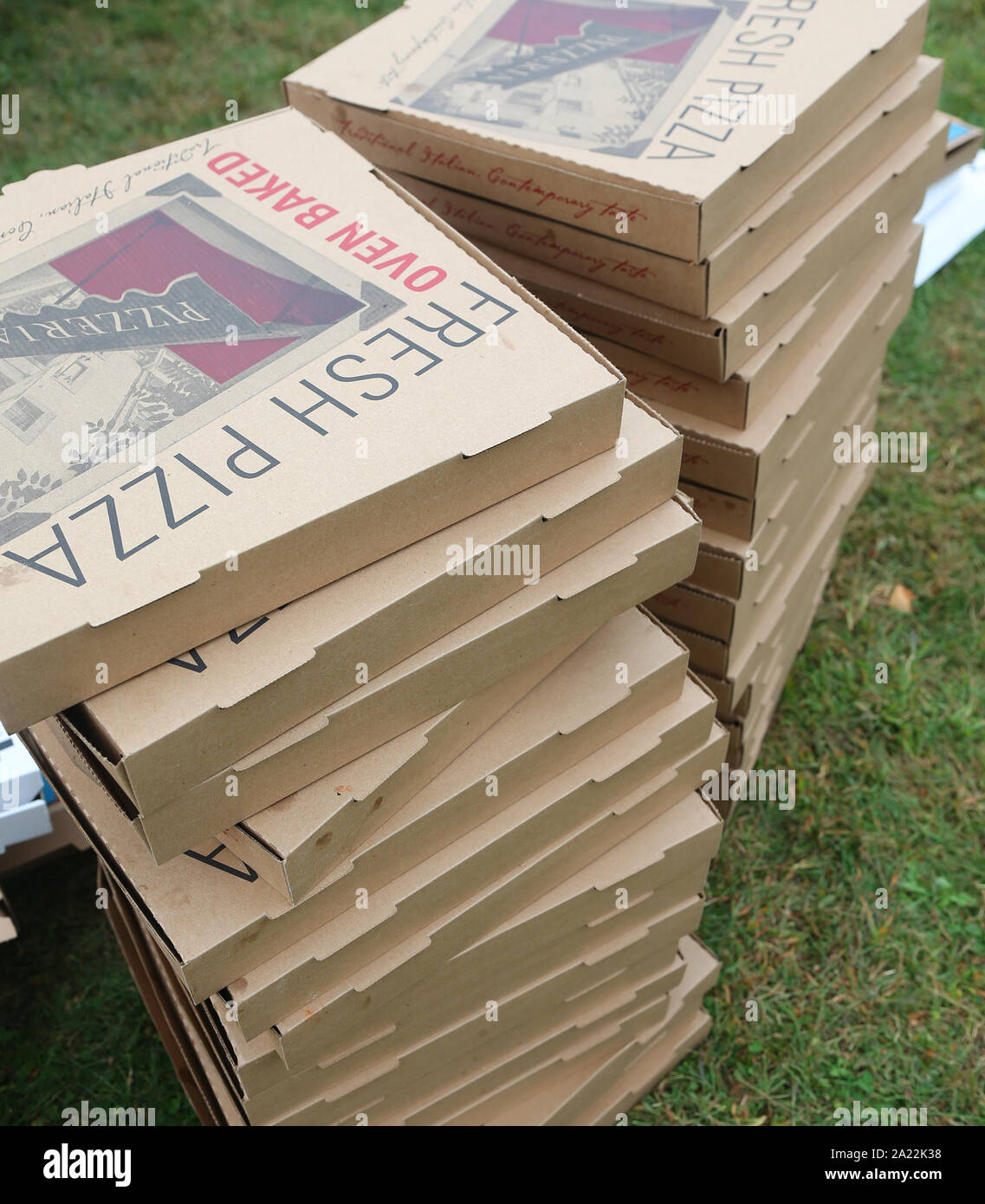 Boîtes de pizza vide à un événement scolaire Banque D'Images